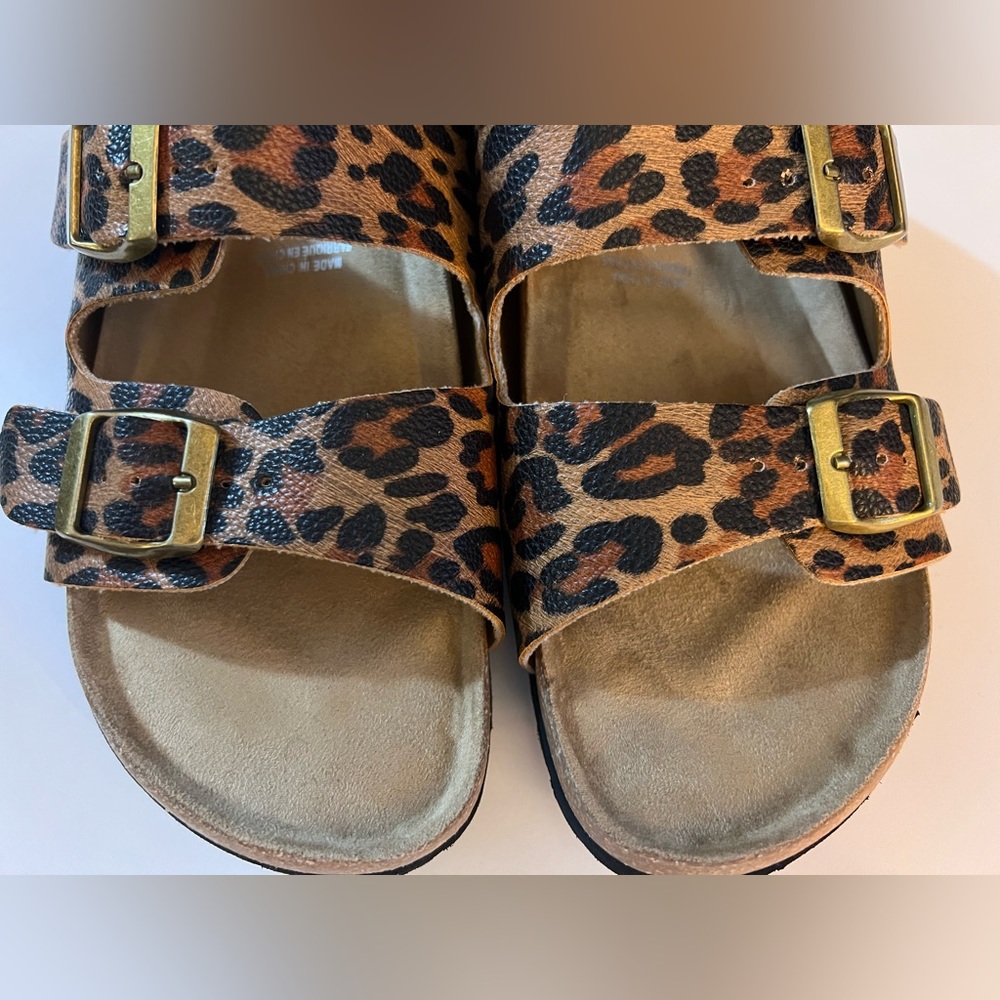Ladies Joe Fresh cheetah sandals Size 8. Brand New Never Used